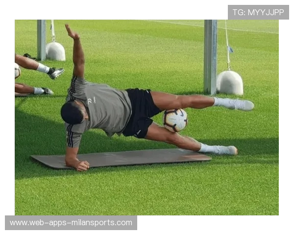 C罗训练照曝光:状态比去年更狠 C罗训练照曝光:状态比去年更狠