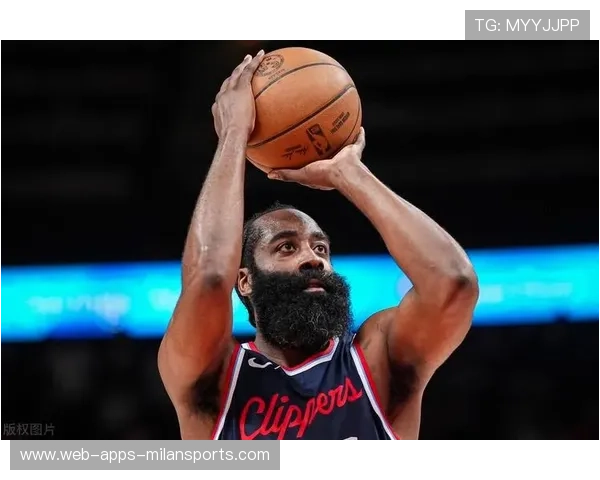 哈登突破分球制造制胜局面，重铸球队胜利基石